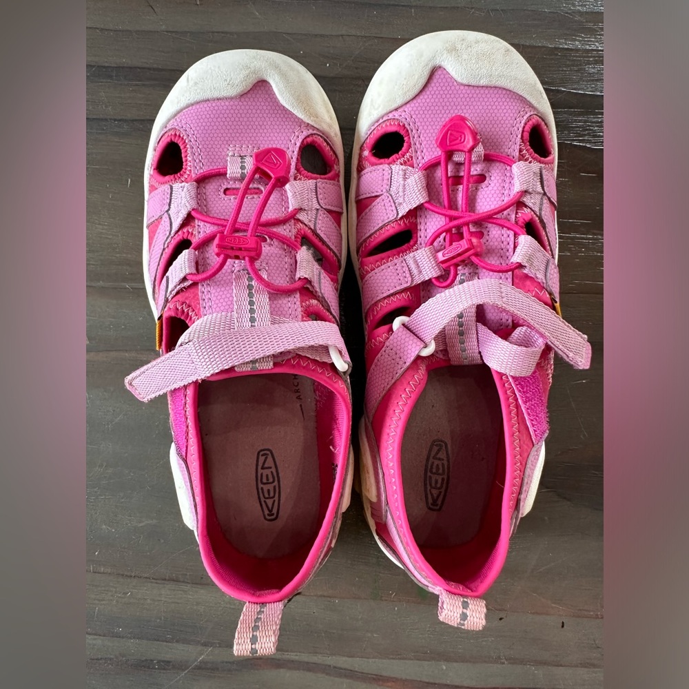 GUC Pink Keen 💦 Water Shoes